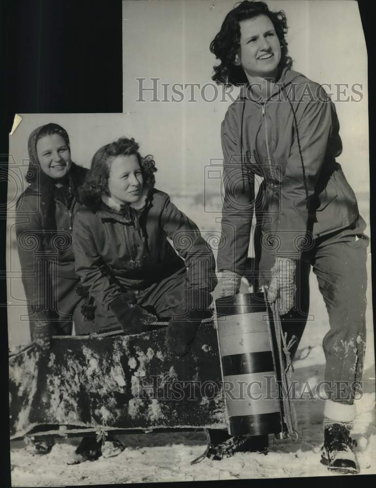 1933 Press Photo Nancy Walker, Doris Fromm, Marilyn Merkle ride toboggan- Historic Images