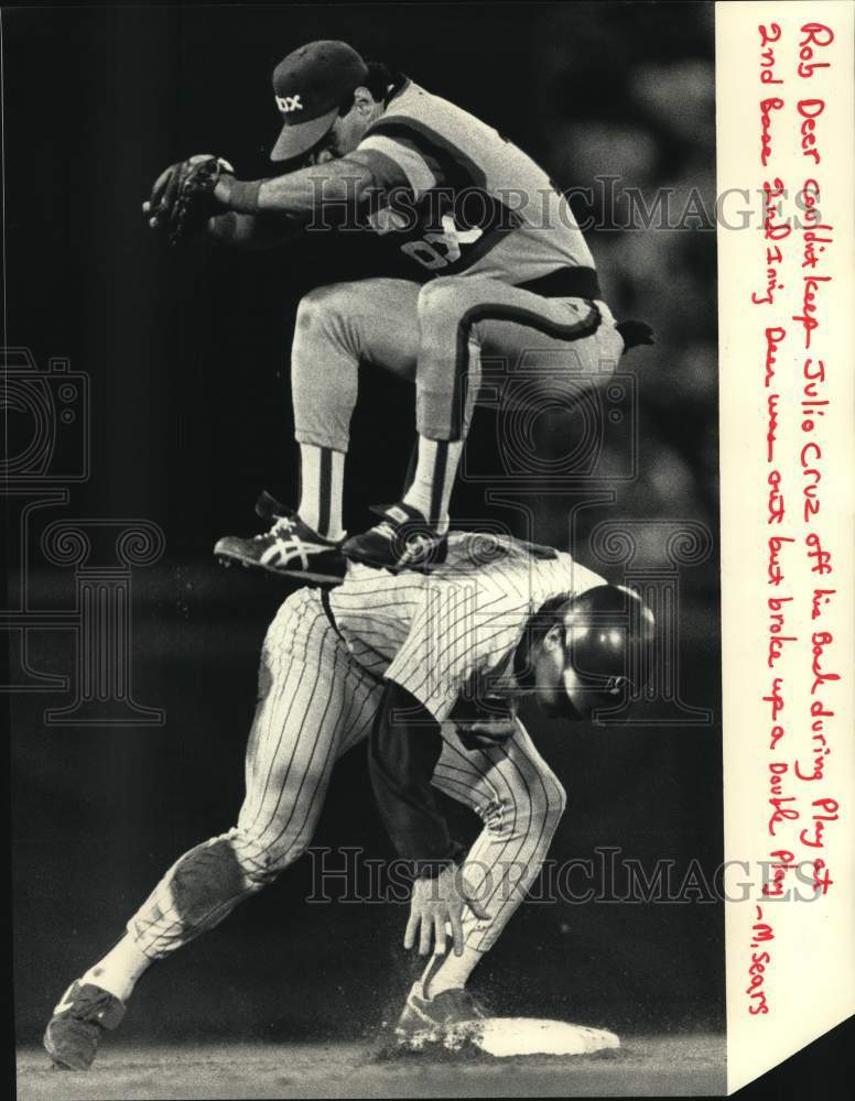 1986 Press Photo Julio Cruz jumps over Rob Deer in baseball game - mjo00224- Historic Images