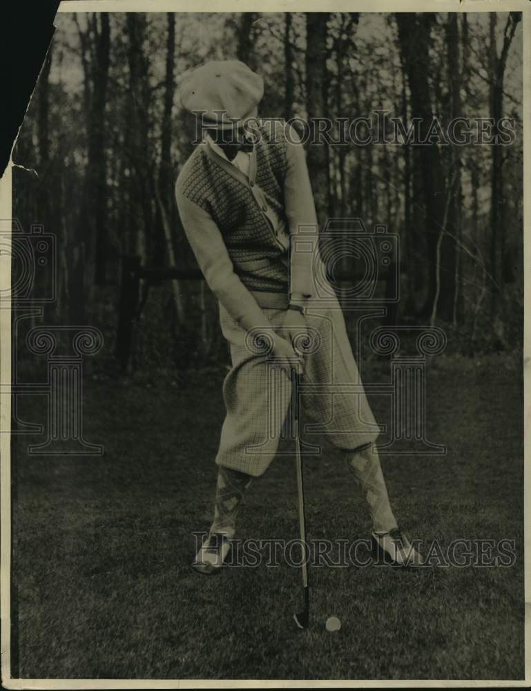 Press Photo Man golfs - mjo00246- Historic Images