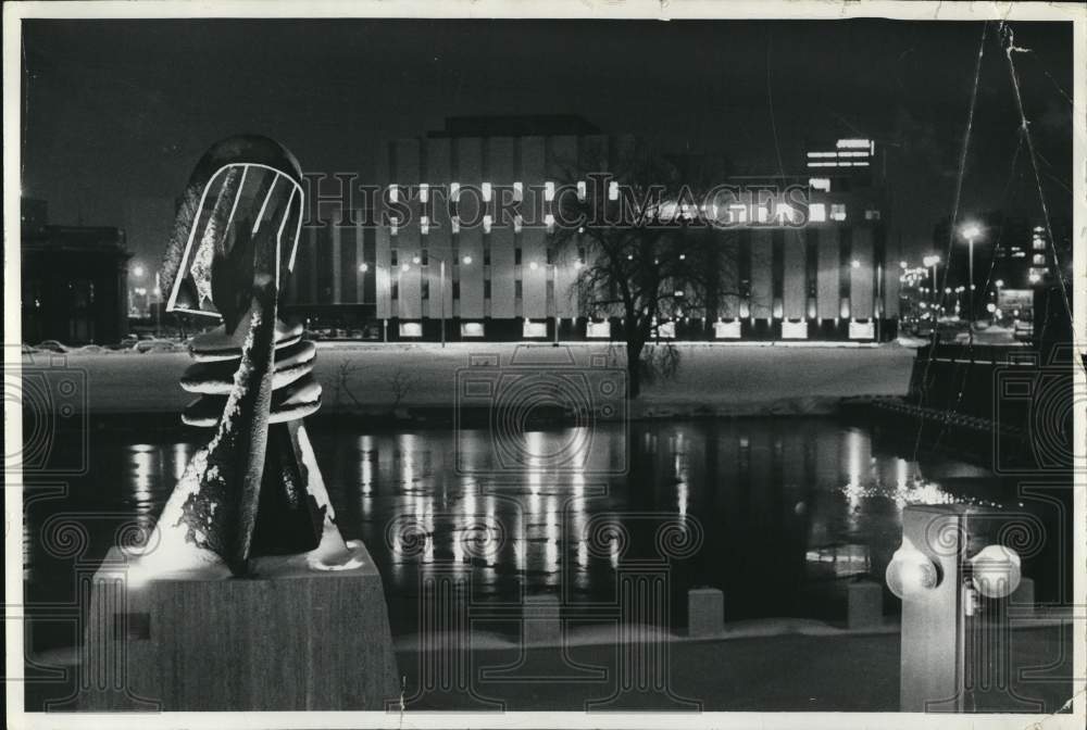 1971 Press Photo Milwaukee Journal Building at night- Historic Images