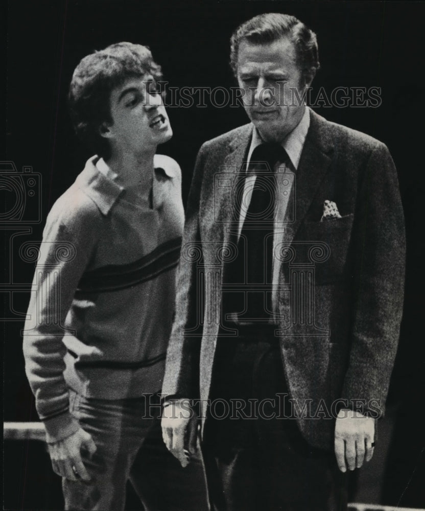 1977 Press Photo Eric Schurenberg and Michael Allison in a scene from Equus- Historic Images