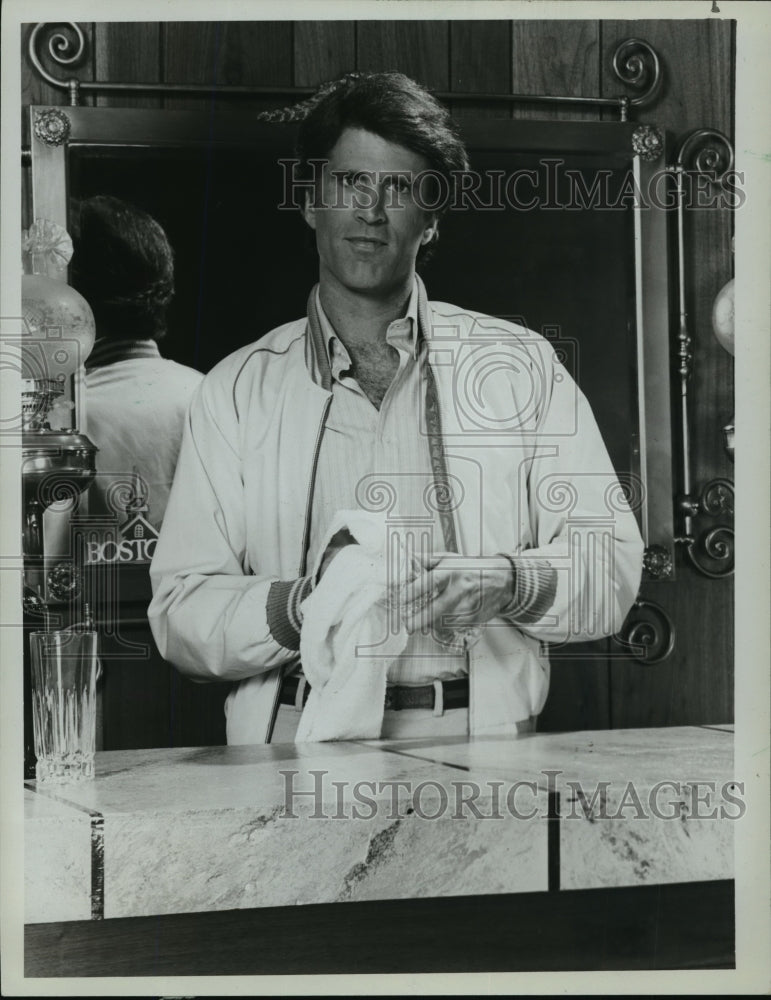 1985 Press Photo Ted Danson stars as the owner of a Boston bar in &quot;Cheers&quot;- Historic Images