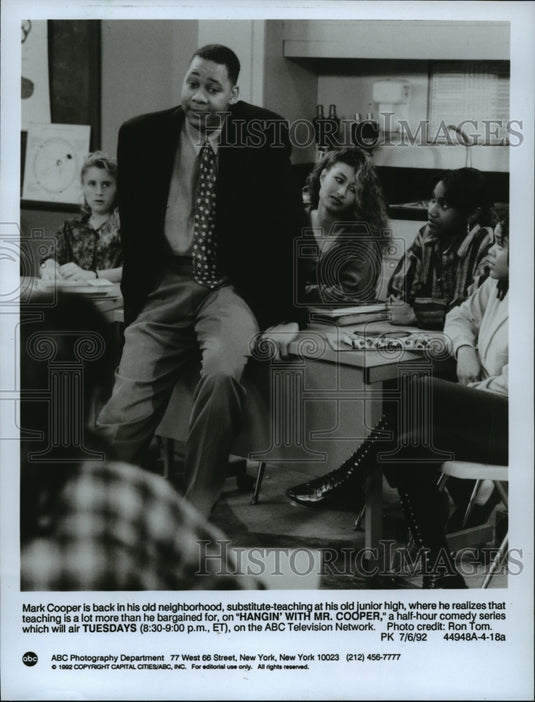 1992 Press Photo Mark Curry in the ABC comedy "Hangin' With Mr. Cooper"- Historic Images
