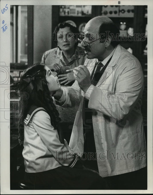 1976 Press Photo Herschel Bernardi and Fritzi Burr in "Newman's Drugstore"- Historic Images