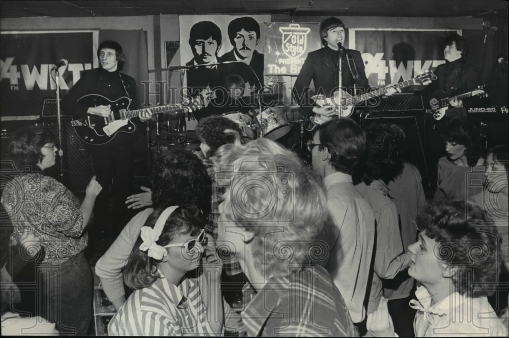 1984 Press Photo Britins performing at the Beatlemania Party - mjp00638- Historic Images