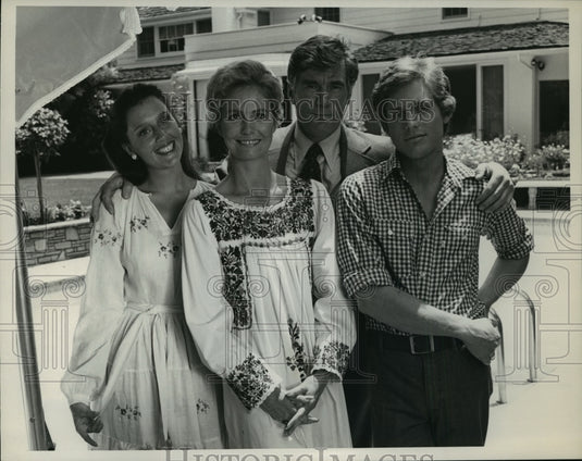 1976 Press Photo Mitchell Ryan, Wendy Phillips, Sharon Acker & Leigh McCloskey- Historic Images