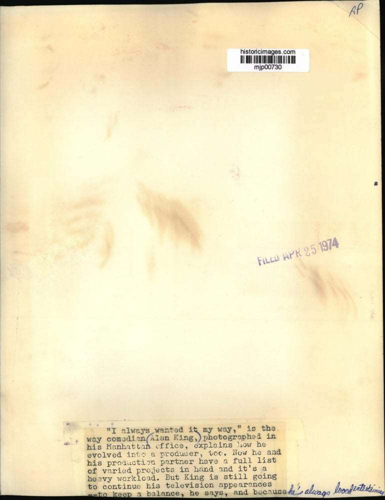 1974 Press Photo Alan King, comedian/producer, in his office - mjp00730