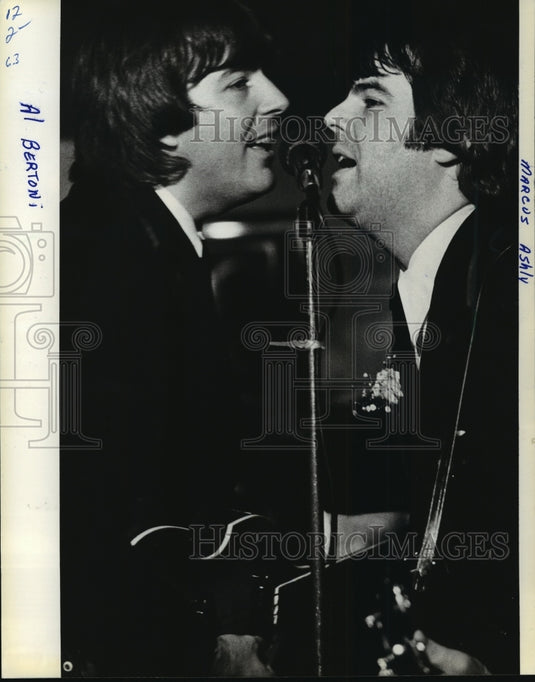 1981 Press Photo Britins Rick Bertoni and Marcus Ashly singing - mjp00979- Historic Images
