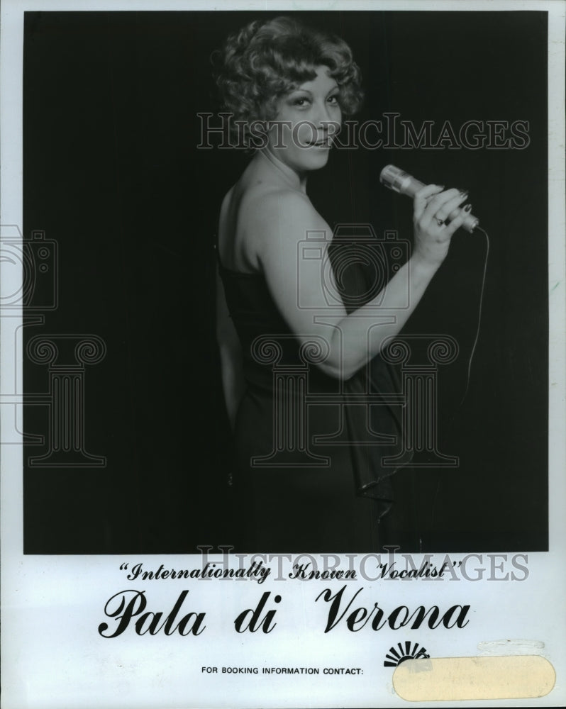 1982 Press Photo Pala di Verona, Internationally known vocalist - mjp00987- Historic Images