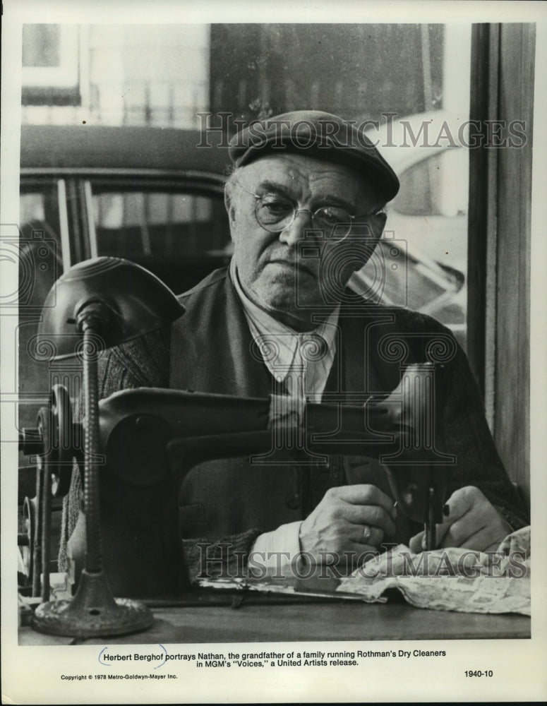 1978 Press Photo Herbert Bergof Portrays Nathan in Voices - mjp01358- Historic Images