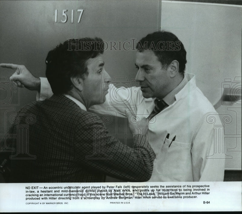 Load image into Gallery viewer, 1982 Press Photo Peter Falk and Alan Arkin in The In-Laws - mjp01617
