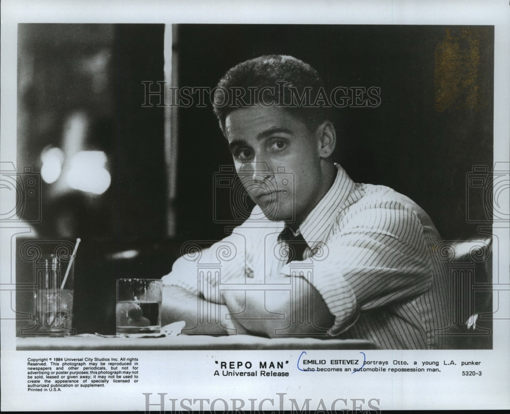 1985 Press Photo Emilio Estevez portrays Otto in &quot;Repo Man&quot; - mjp01723- Historic Images