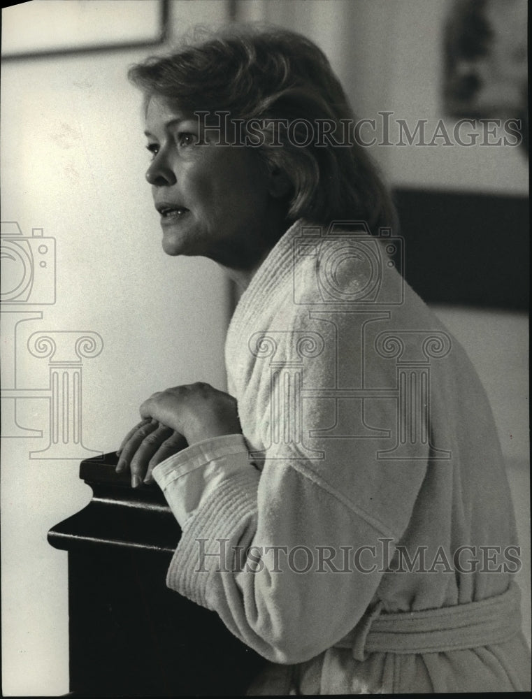 1987 Press Photo Ellen Burstyn in "Into Thin Air" - mjp01905- Historic Images