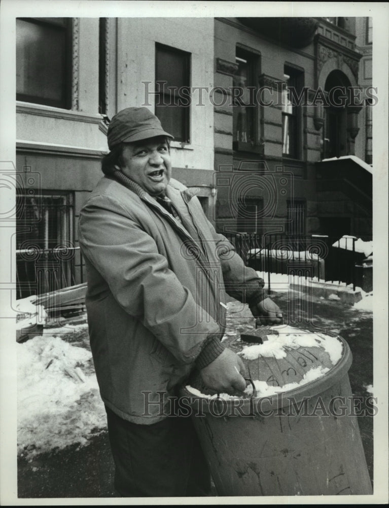 1973 Press Photo Richard Castellano in &quot;The Super&quot; - mjp02086- Historic Images