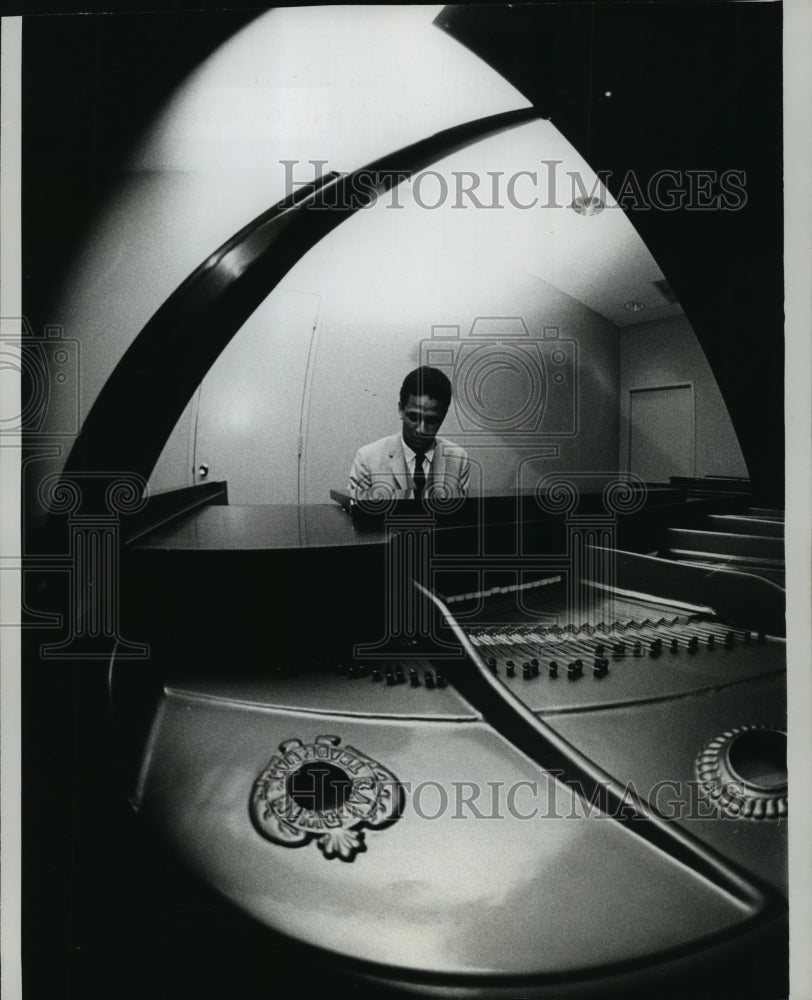 1967 Press Photo Andre Watts testing pianos at Baldwin Showroom in New York- Historic Images