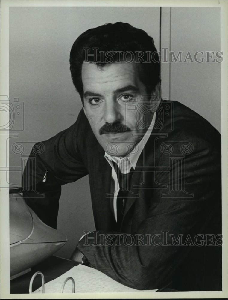 1986 Press Photo Dennis Farina stars as Lt. Mike Torello on "Crime Story"