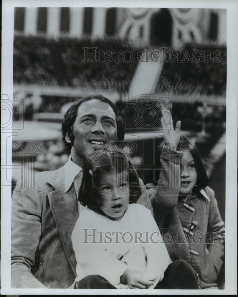 1976 Press Photo Paul Anka with his daughter Anthea Anka - mjp02502- Historic Images