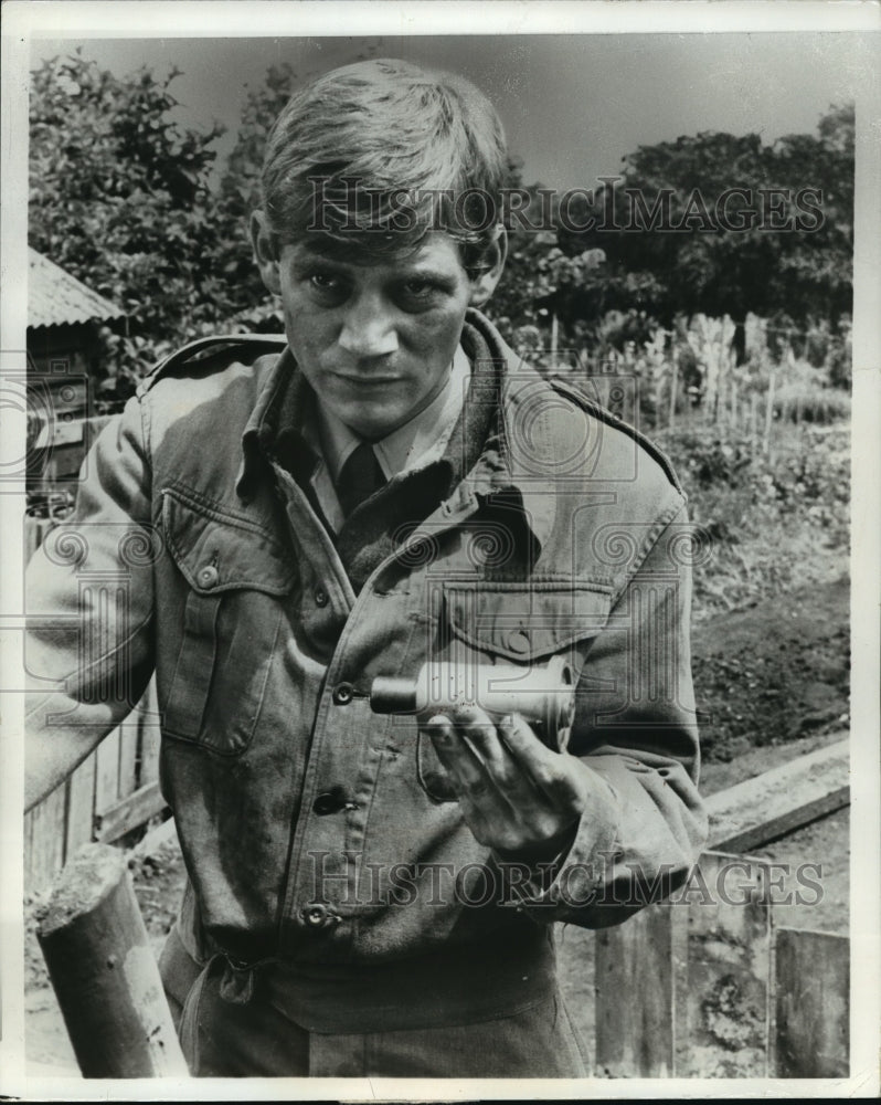 1981 Press Photo Anthony Andrews in &quot;Danger UXB&quot; - mjp02727- Historic Images