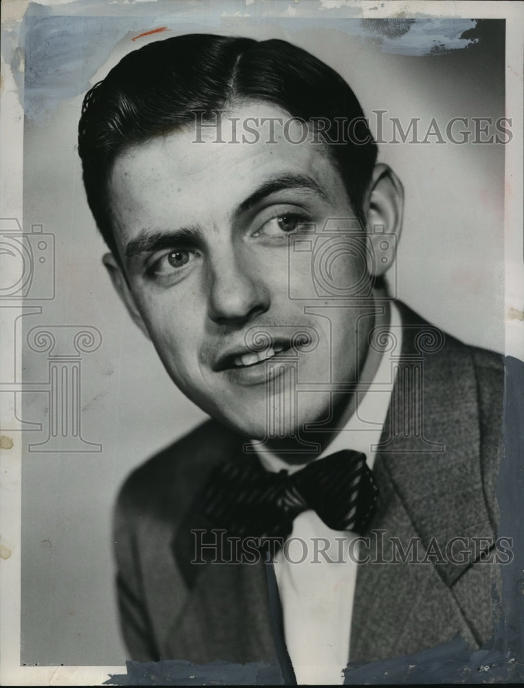 1953 Press Photo James T. McCrory of the Sentinel staff - mjp03445- Historic Images