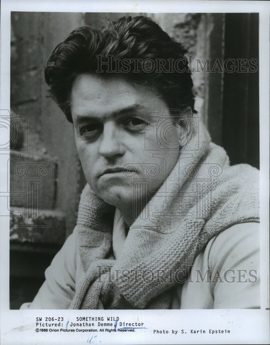 1990 Press Photo Jonathan Demme, director of Something Wild - mjp03997- Historic Images
