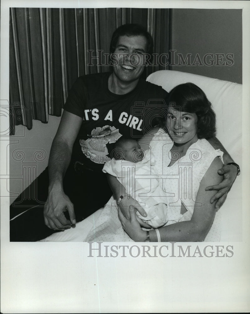 1976 Press Photo Bobby Burgess, wife Kristie and baby daughter, Becki Jane.- Historic Images