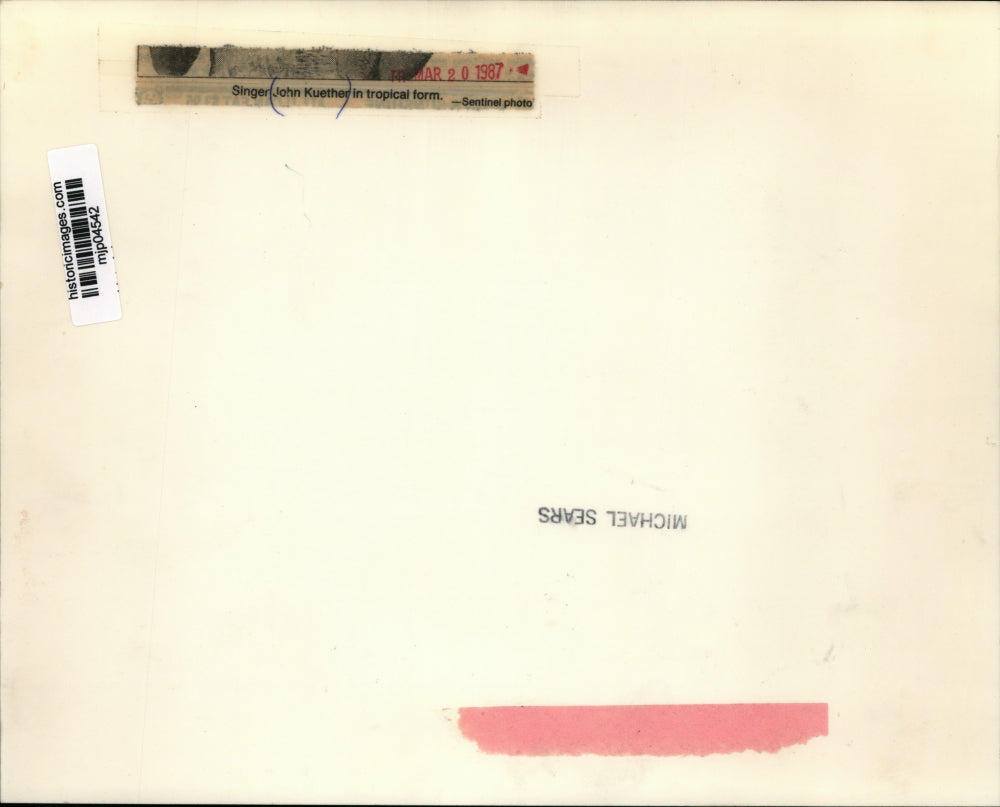 1987 Press Photo Singer John Kuether in tropical form. - mjp04542