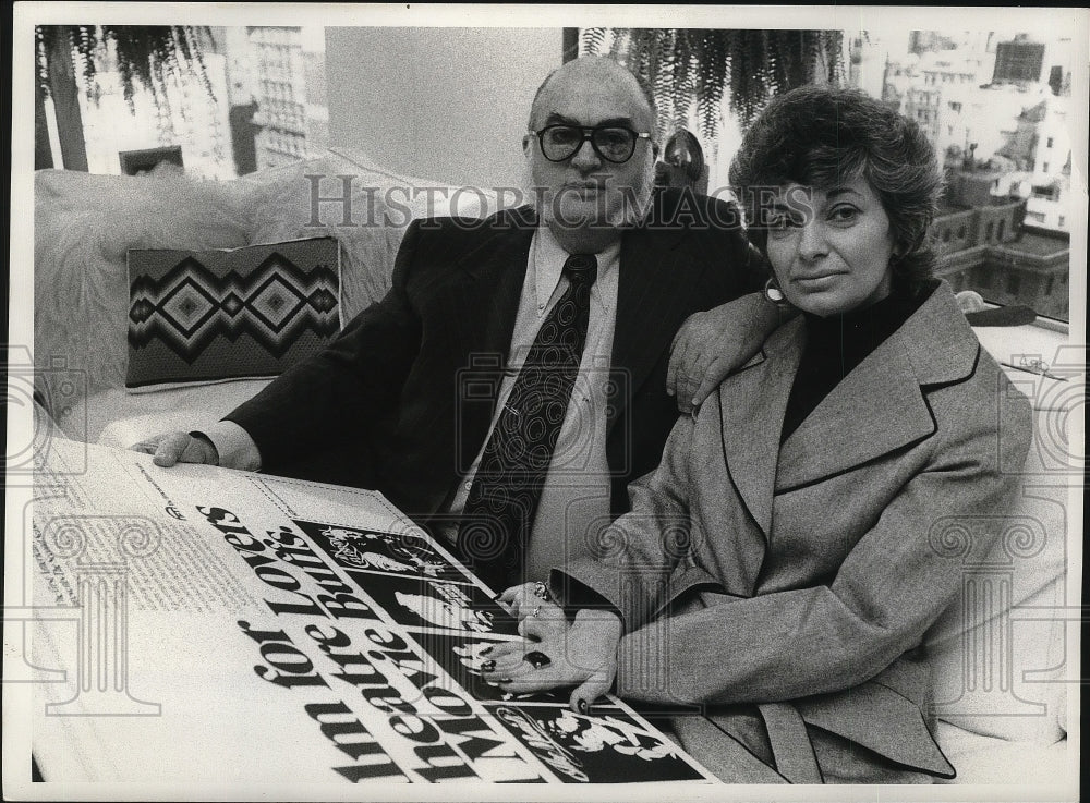 1974 Press Photo Ely Landau and wife, Edythe, photographed in New York.- Historic Images