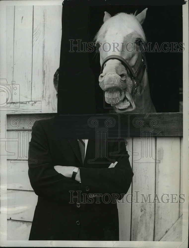 1962 Press Photo Comedian Alan Young in Mister Ed. - mjp04642- Historic Images