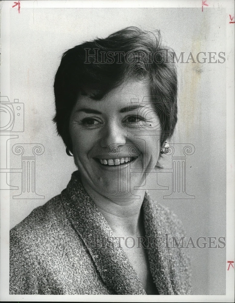 1974 Press Photo Marian Whitmore, buyer-designer for Bonwit-Teller. - mjp04738- Historic Images