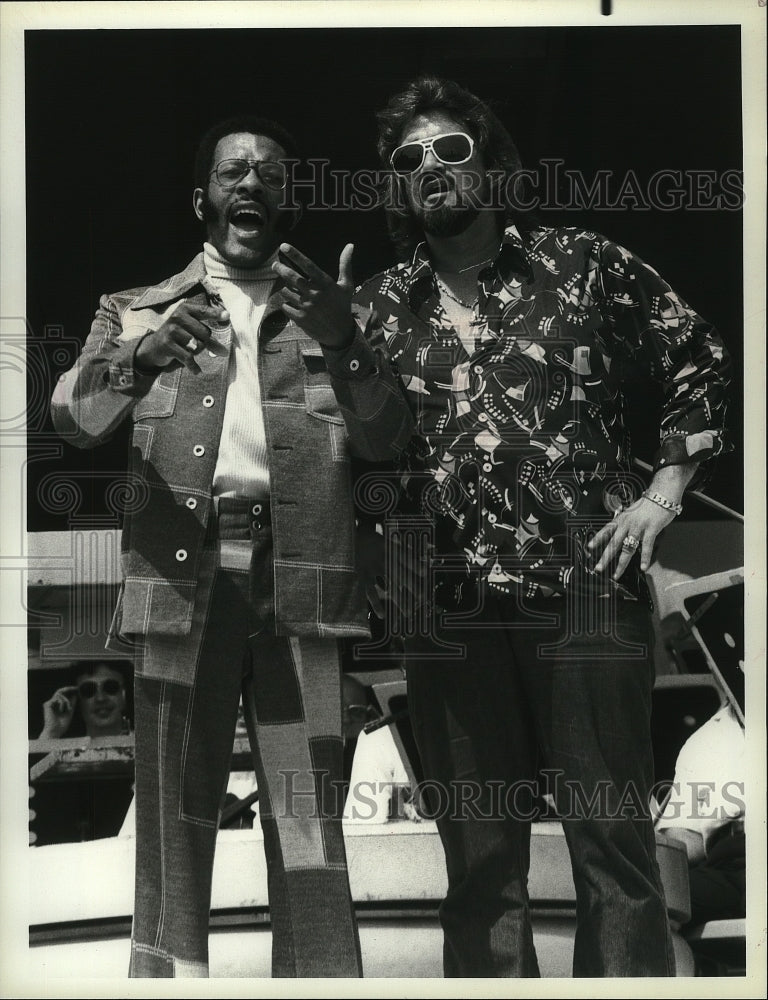 1975 Press Photo James Frazier Jr. and Wolfman Jack on Special Treat, on NBC.- Historic Images