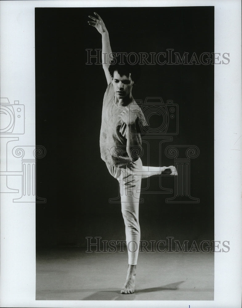 1994 Press Photo Bill Young performs with Wild Space Dance Co. - mjp04952- Historic Images