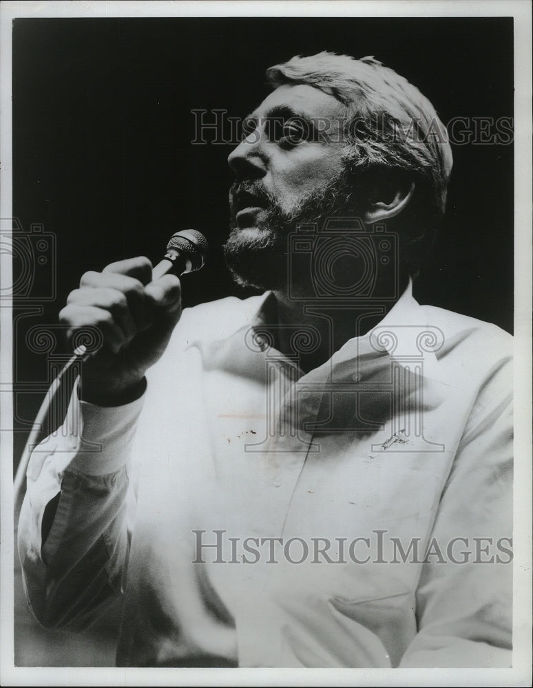 1977 Press Photo Rod McKuen, poet, singer and composer. - mjp05202- Historic Images