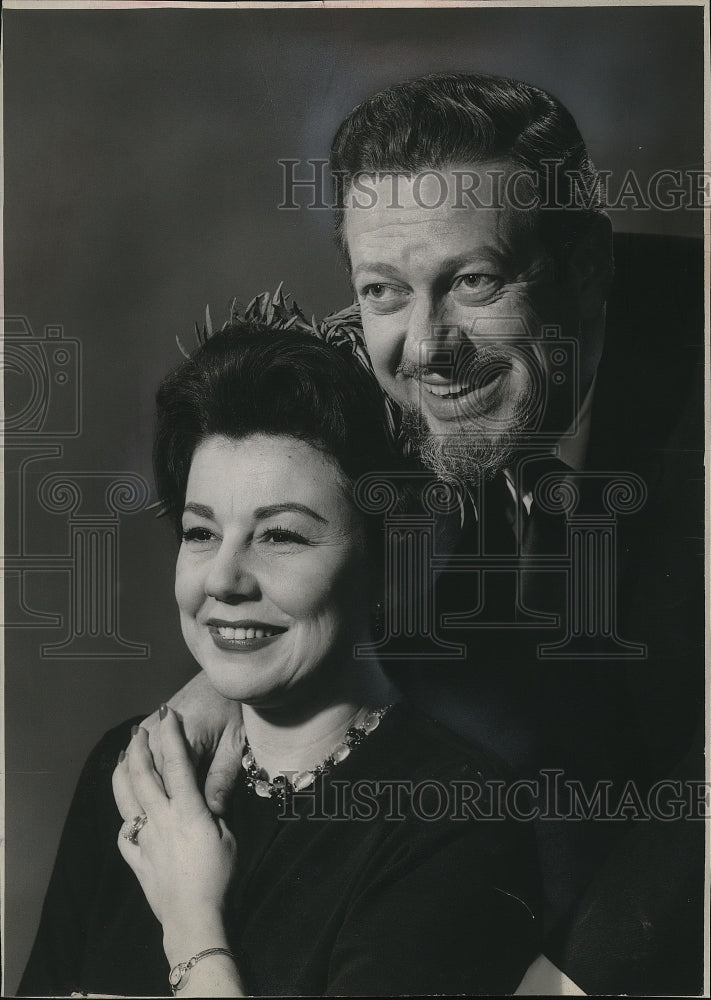 1963 Press Photo Earl Wrightson and Lois Hunt, singers. - mjp05310