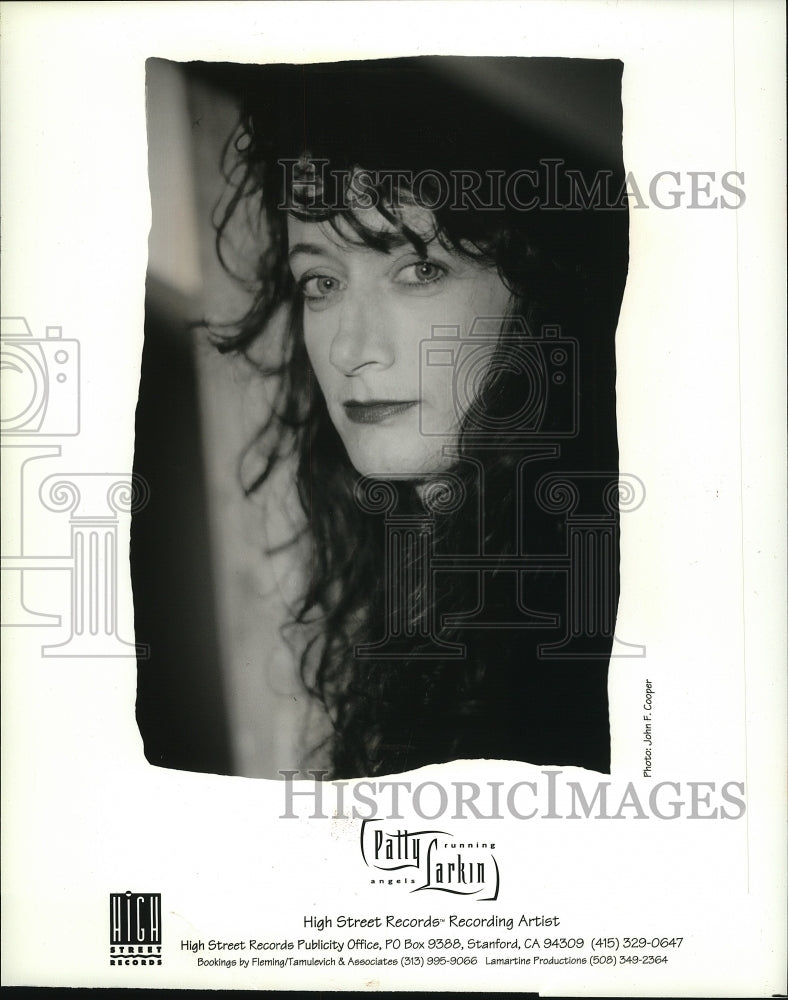 1993 Press Photo Patty Larkin, folk singer, songwriter and guitarist.- Historic Images