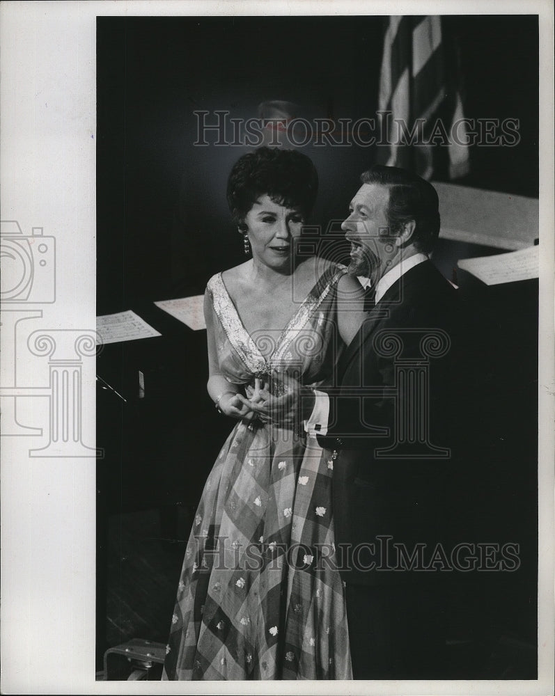 1970 Press Photo Louis Hunt and Earl Wrightson, singing and acting duo.- Historic Images