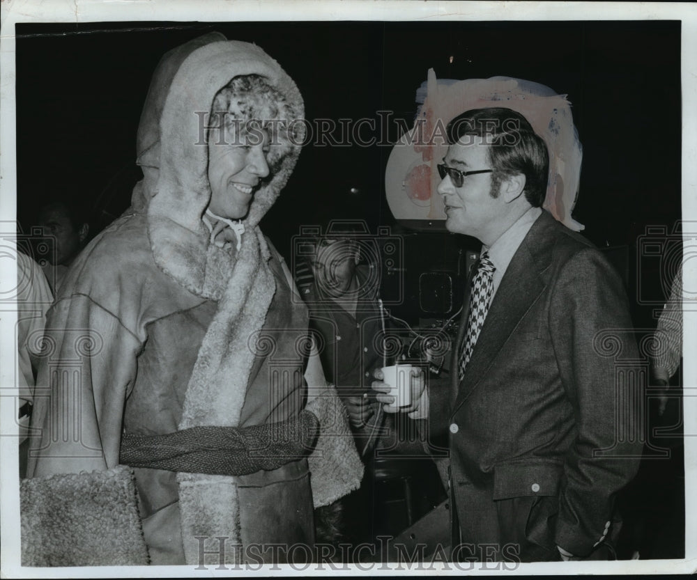 1972 Press Photo Ross Hunter and George Kennedy on set of Lost Horizon.
