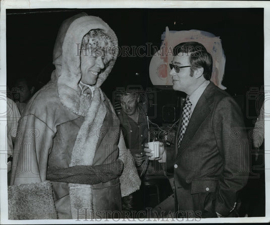 1972 Press Photo Ross Hunter and George Kennedy on set of Lost Horizon.
