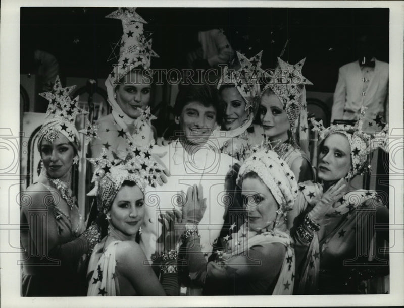 Load image into Gallery viewer, 1985 Press Photo Barry Manilow makes his acting debut in Copacabana, on CBS.
