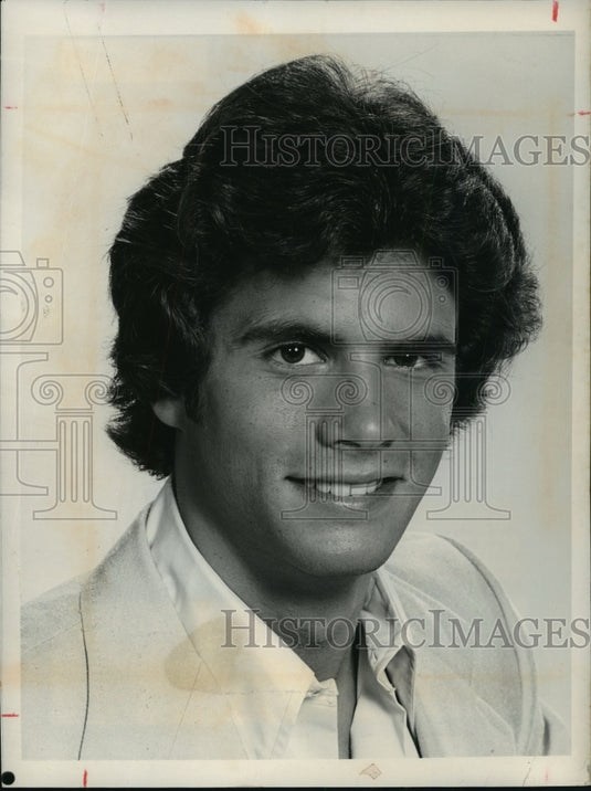 1982 Press Photo Lorenzo Lamas stars in Secrets of Midland Heights, on CBS.- Historic Images