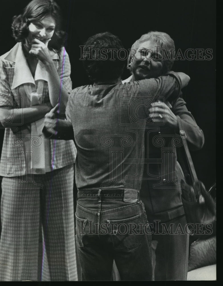 1971 Press Photo Celeste Holm and Brian Farrell in The Irregular Verb to Love.- Historic Images