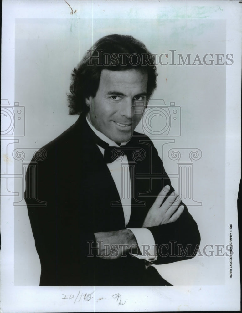 1988 Press Photo Portrait of Julio Iglesias, Singer - mjp06768- Historic Images