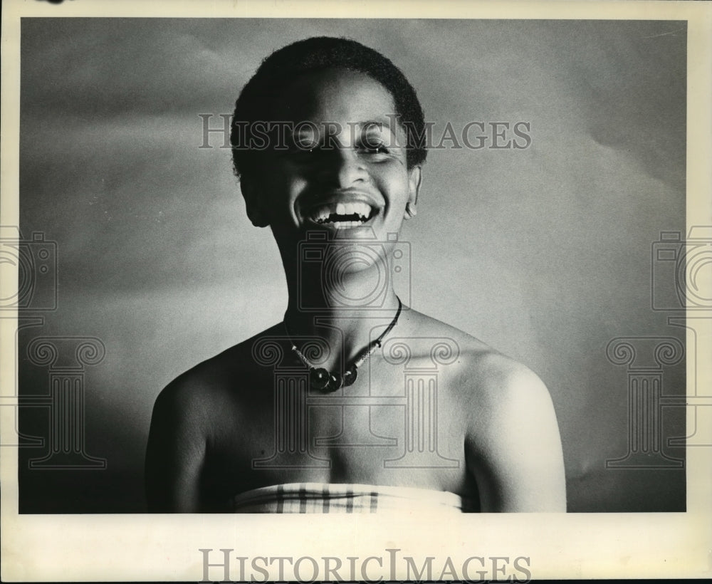 1990 Press Photo Portrait of Ferne Yangteitie Caulker, Ko-Thi Dance Company- Historic Images