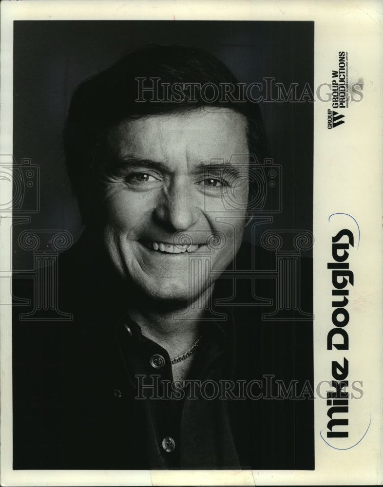 1977 Press Photo Mike Douglas, TV Talk Show Host - mjp07237