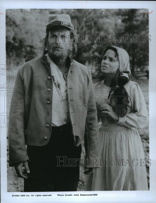 1993 Press Photo Hale Berry and Tim Daly in "Queen" - mjp07328- Historic Images