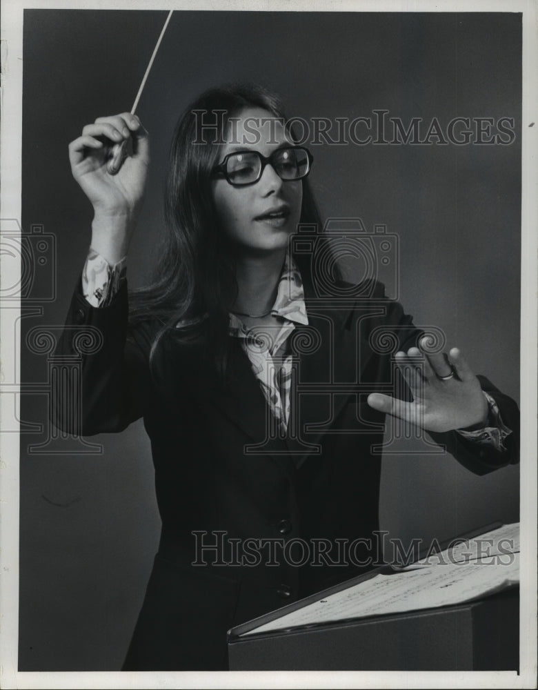 1975 Press Photo Sue D&#39;Alessio, Milwaukee Conductor - mjp07338- Historic Images