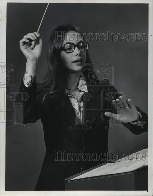 1975 Press Photo Sue D'Alessio, Milwaukee Conductor - mjp07338- Historic Images