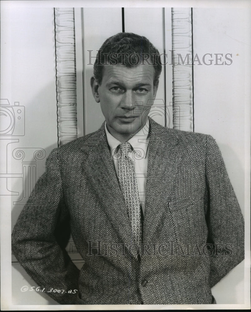 1957 Press Photo Joseph Cotten in "Edge of Innocence" - mjp07364