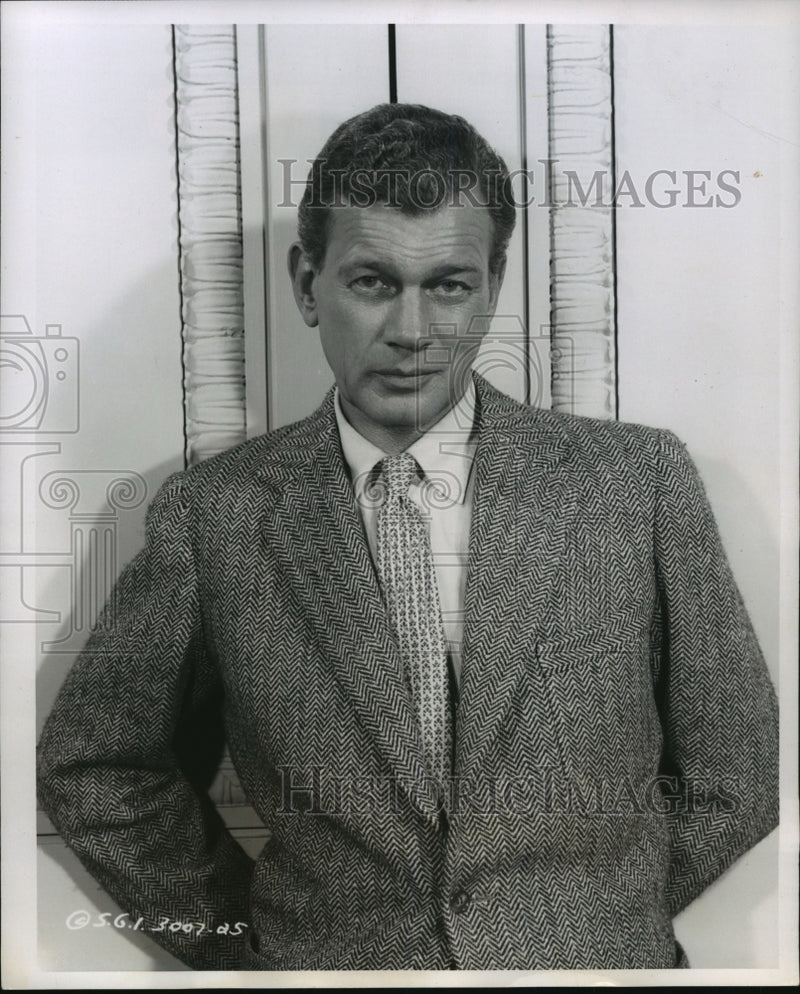 Load image into Gallery viewer, 1957 Press Photo Joseph Cotten in "Edge of Innocence" - mjp07364
