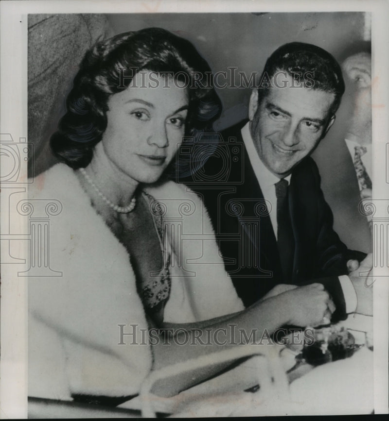 Load image into Gallery viewer, 1958 Press Photo Actress Linda Christian and Francisco Pignatari at Dinner Party
