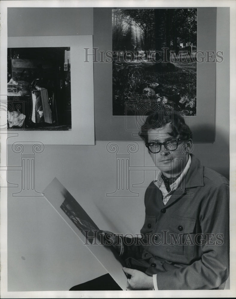 1970 Press Photo Lawerence D&#39;Attilio, Bassonist and Photographer, With Photos